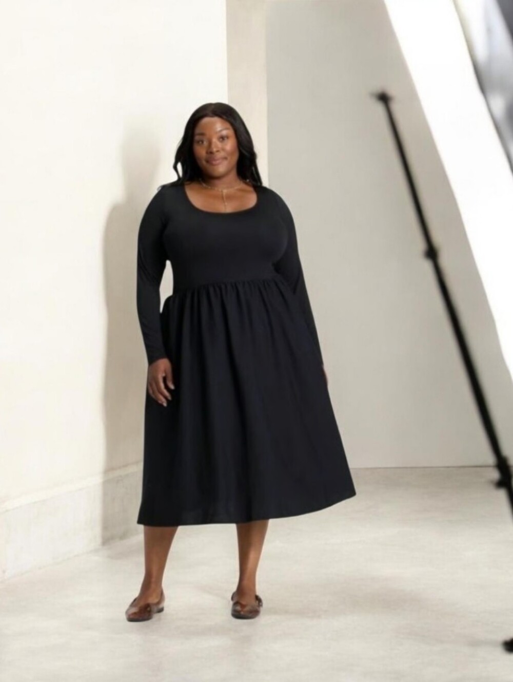 #K65 Black Long-Sleeve Midi Dress - Elegant Scoop Neck